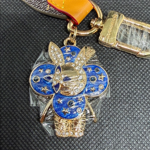 ✅ PRICE IS FIRM ✅ FASHION Keychain with Blue Crystal Fleur Charm - Picture 3 of 3